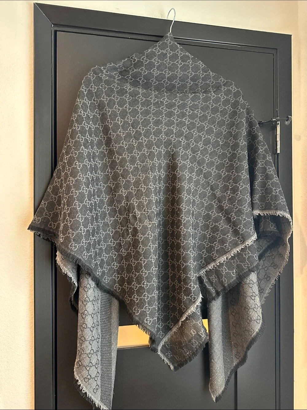 Gucci knit wrap